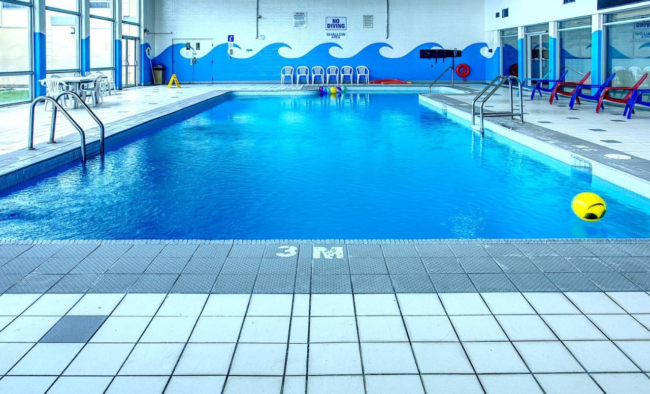 Hotel Ramada By Wyndham Londra Esterno foto