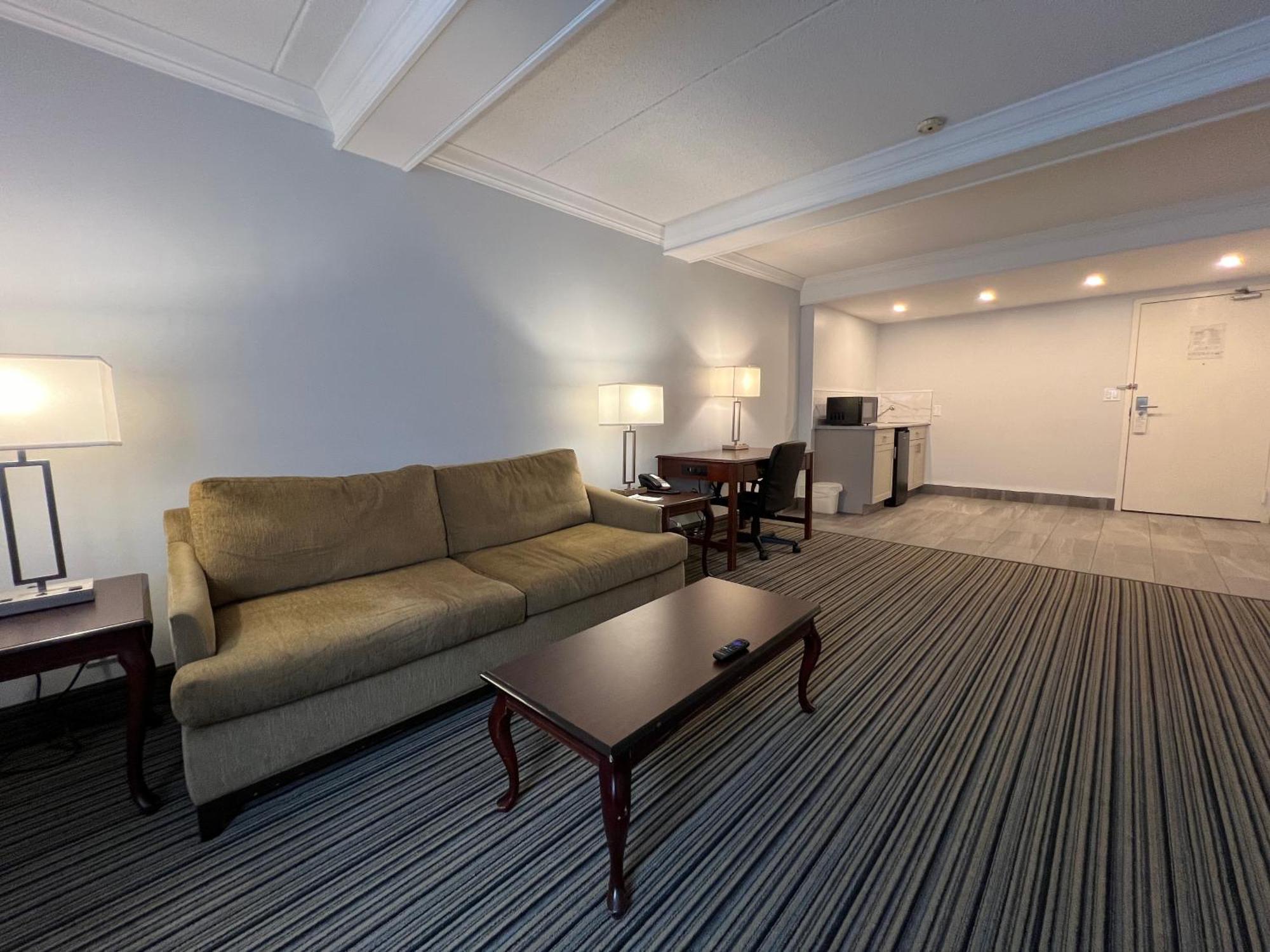 Hotel Ramada By Wyndham Londra Esterno foto
