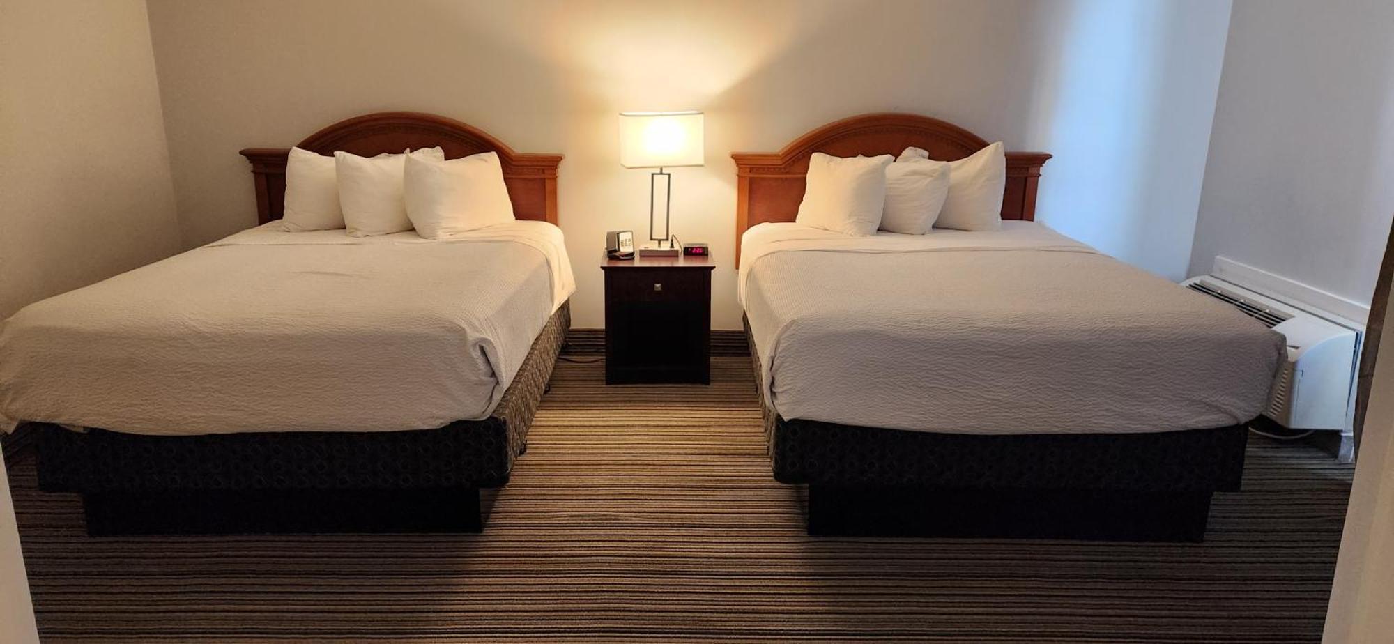 Hotel Ramada By Wyndham Londra Esterno foto