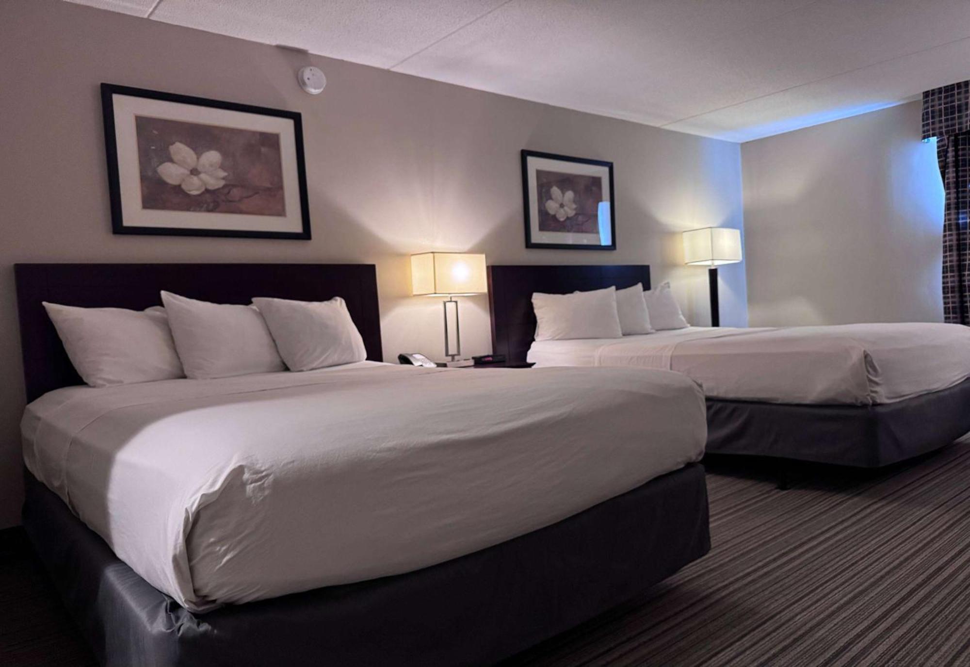 Hotel Ramada By Wyndham Londra Esterno foto
