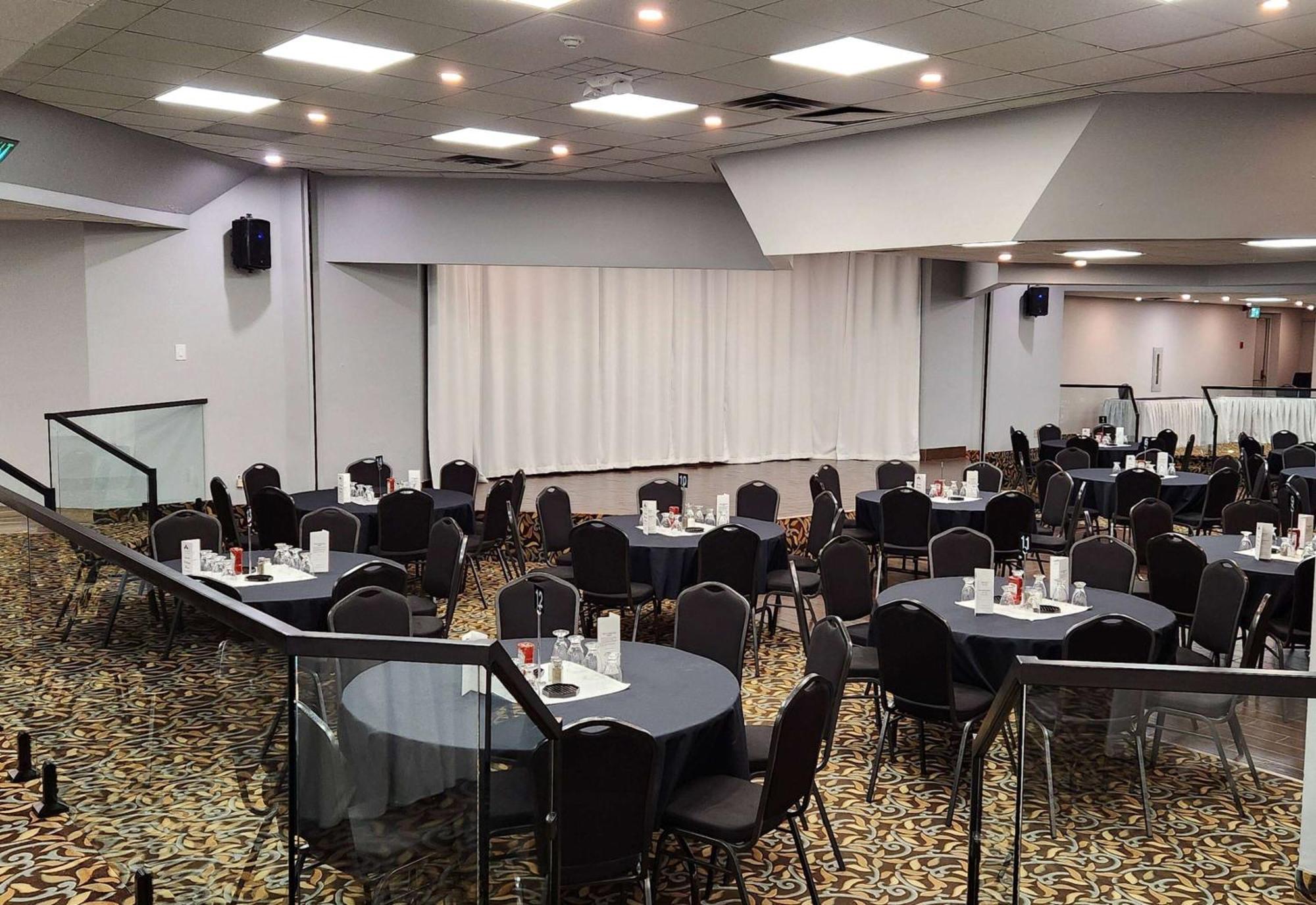 Hotel Ramada By Wyndham Londra Esterno foto