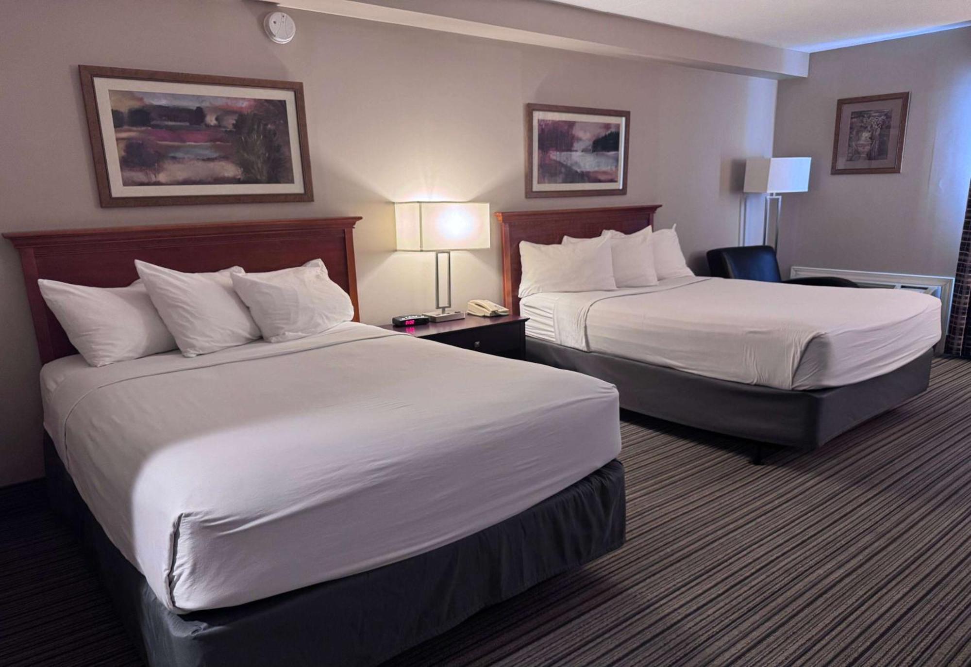 Hotel Ramada By Wyndham Londra Esterno foto