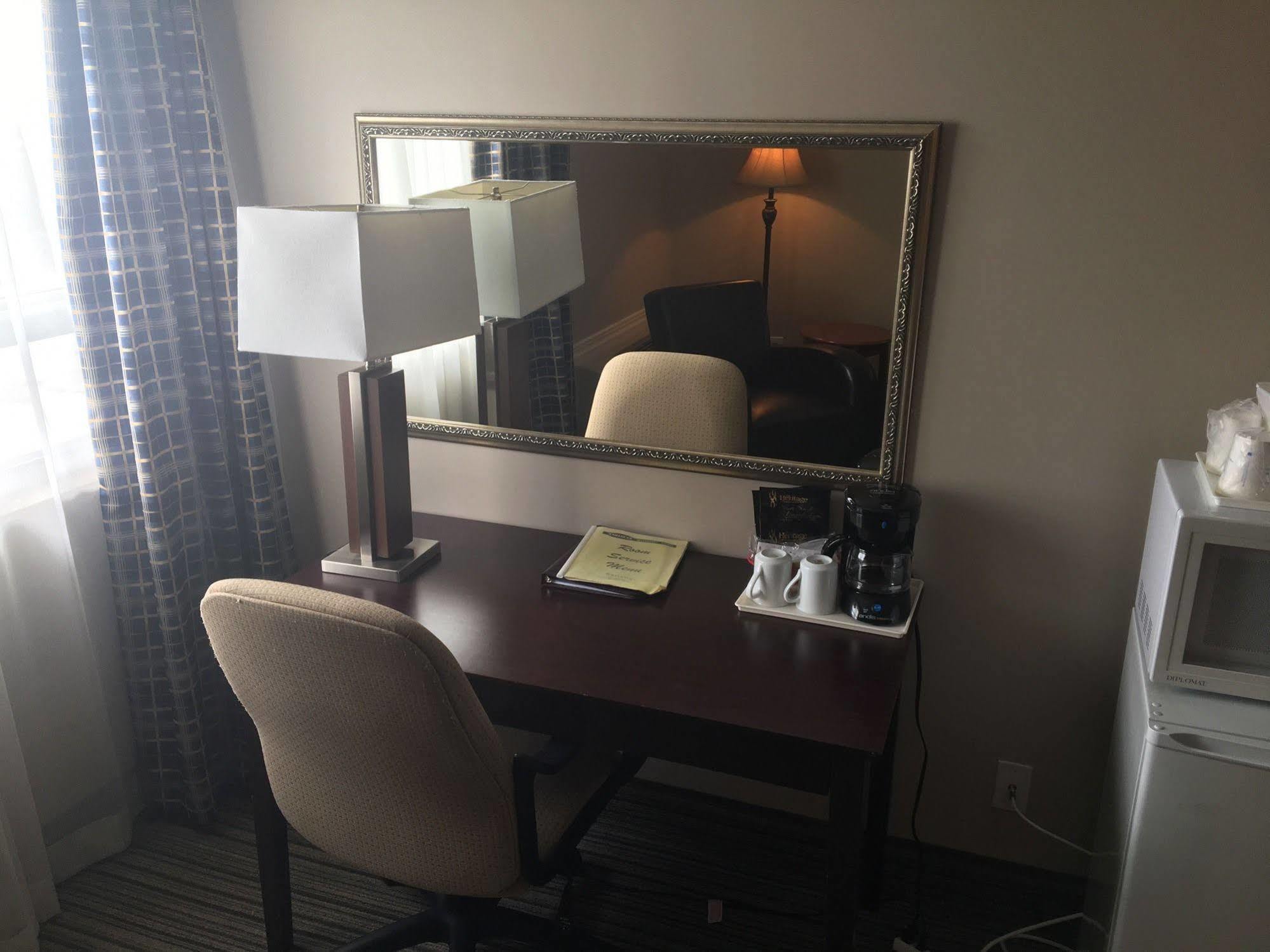 Hotel Ramada By Wyndham Londra Esterno foto