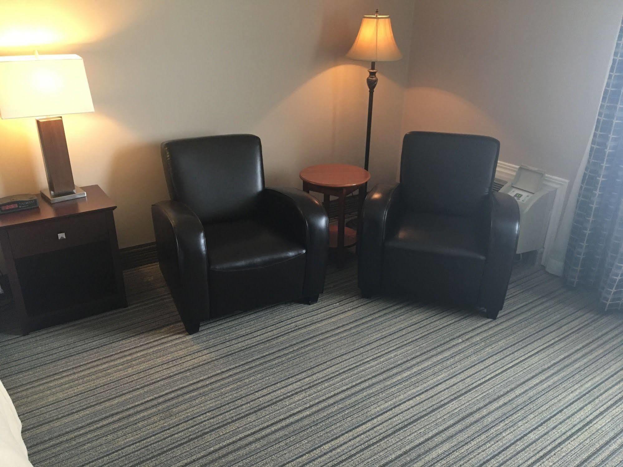 Hotel Ramada By Wyndham Londra Esterno foto